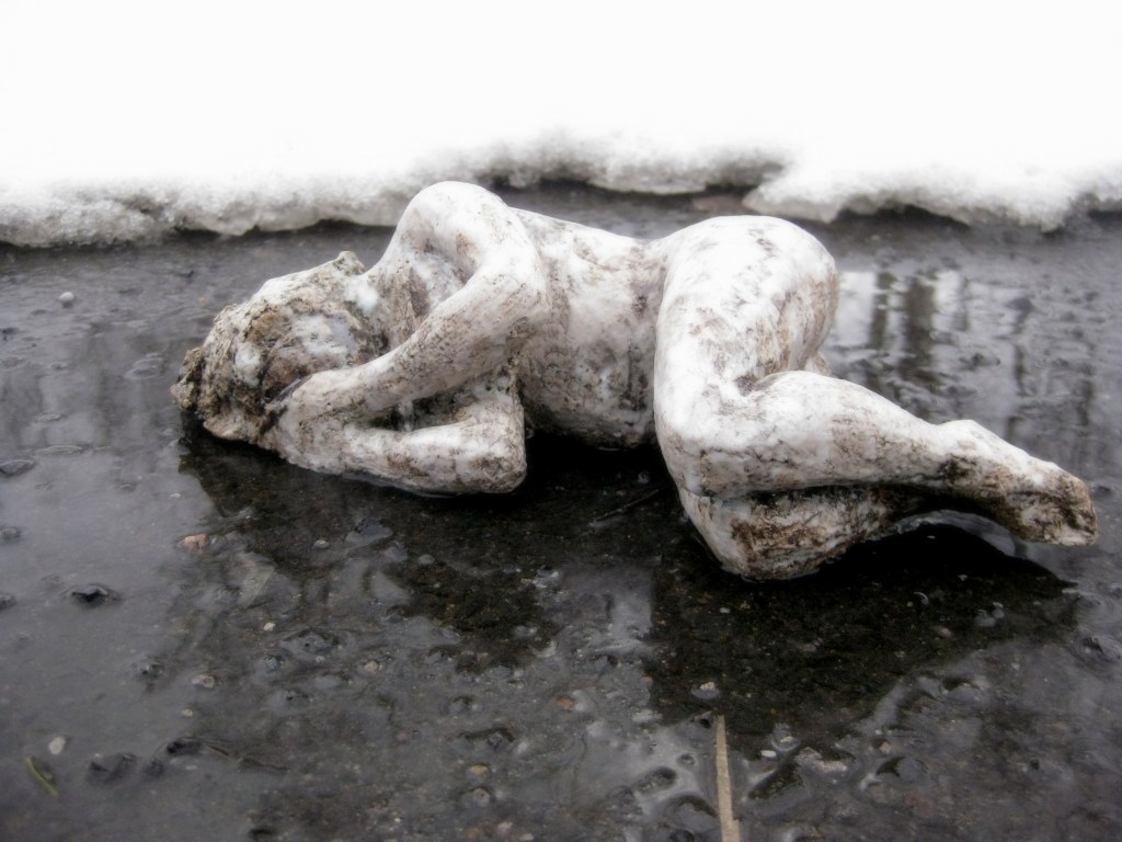 Mitä itket, nainen? keramiikkaa